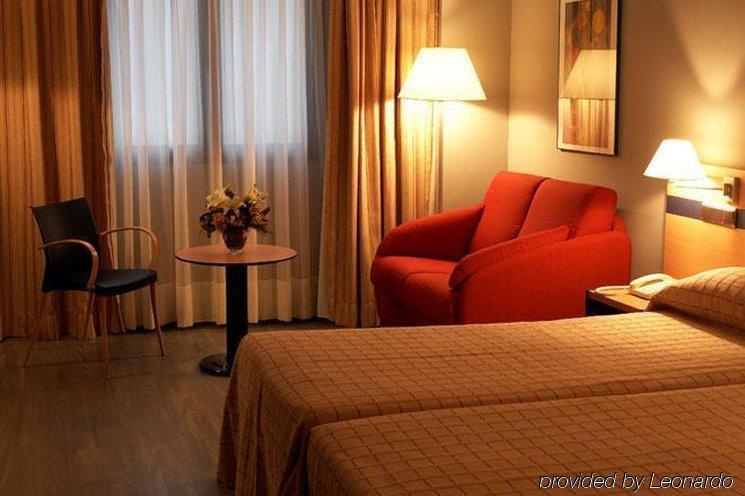 Hotel Ibis Styles Zaragoza Ramiro I Pokoj fotografie