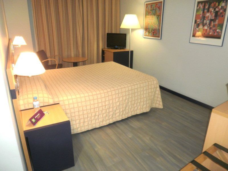 Hotel Ibis Styles Zaragoza Ramiro I Pokoj fotografie
