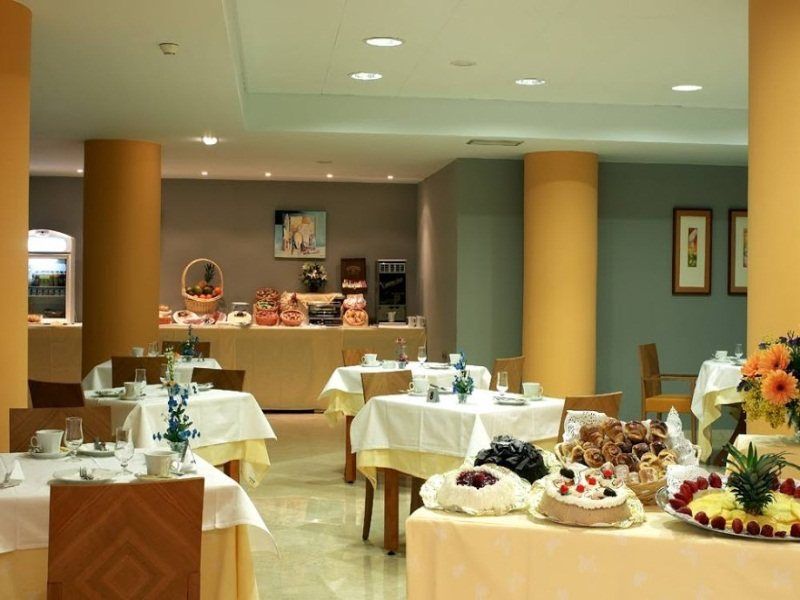 Hotel Ibis Styles Zaragoza Ramiro I Restaurace fotografie